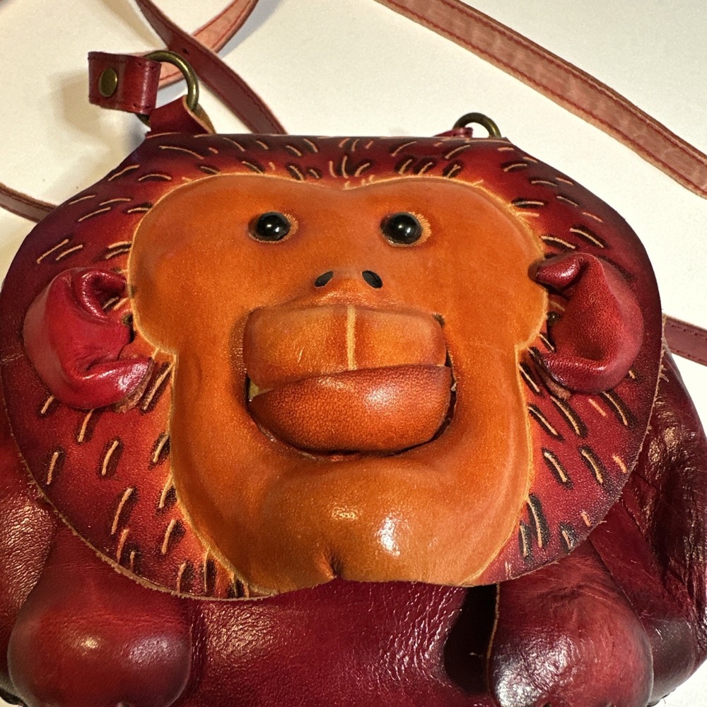 Brow-Red Leather MONKEY FACE coin purse WRISTLET BAG magnet closure - Picture 2 of 8